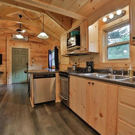 Thomas Cabin Forest Tiny Cabin With Hot Tub Chattanooga Exterior photo