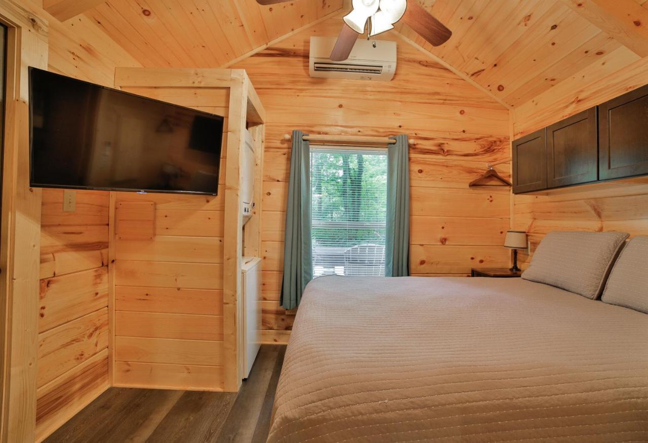 Thomas Cabin Forest Tiny Cabin With Hot Tub Chattanooga Exterior photo