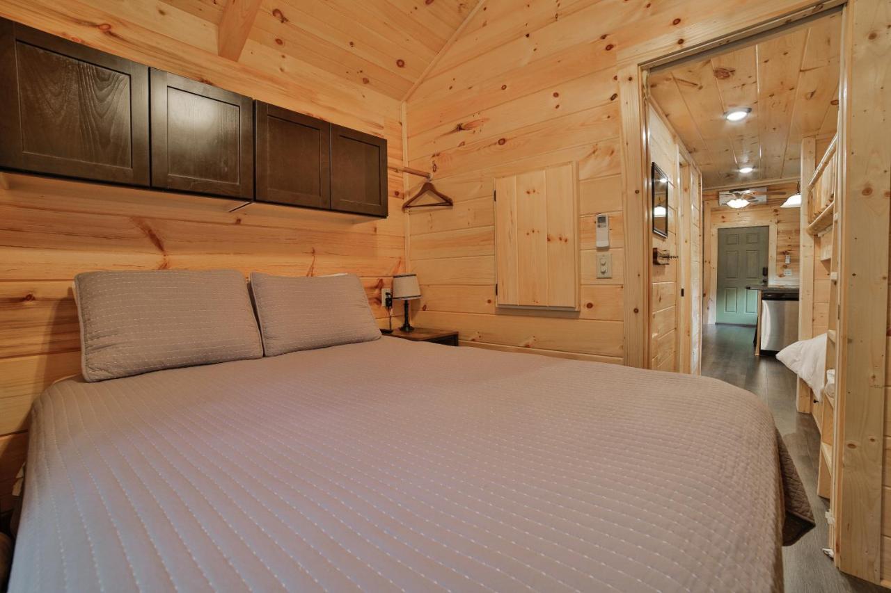 Thomas Cabin Forest Tiny Cabin With Hot Tub Chattanooga Exterior photo